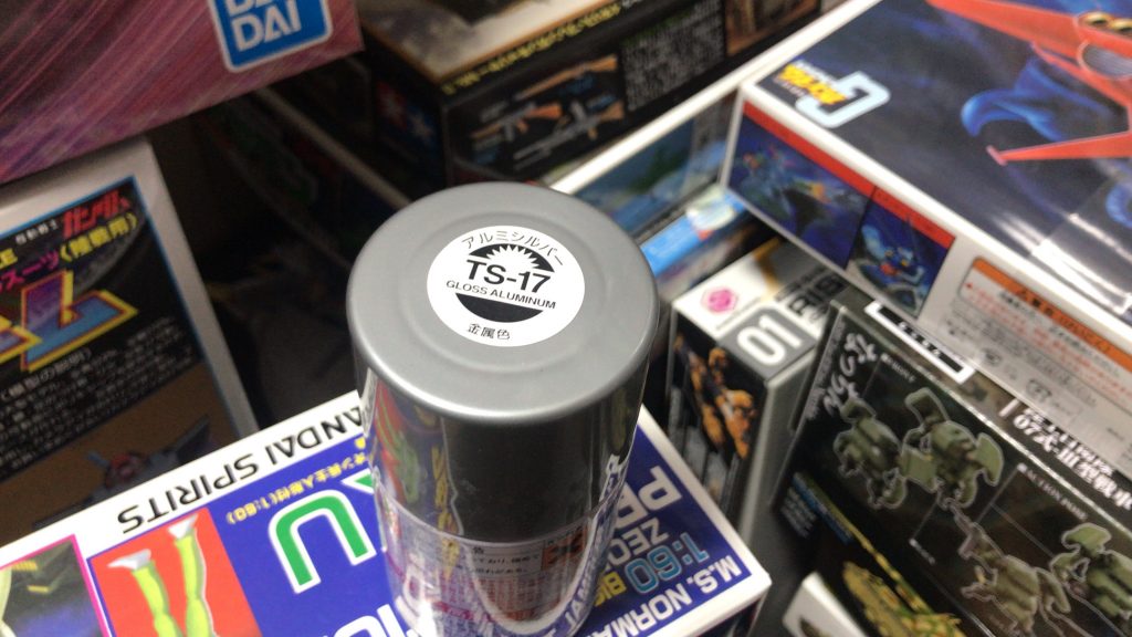 近接武器の刀身のみにタミヤスプレーを使用 