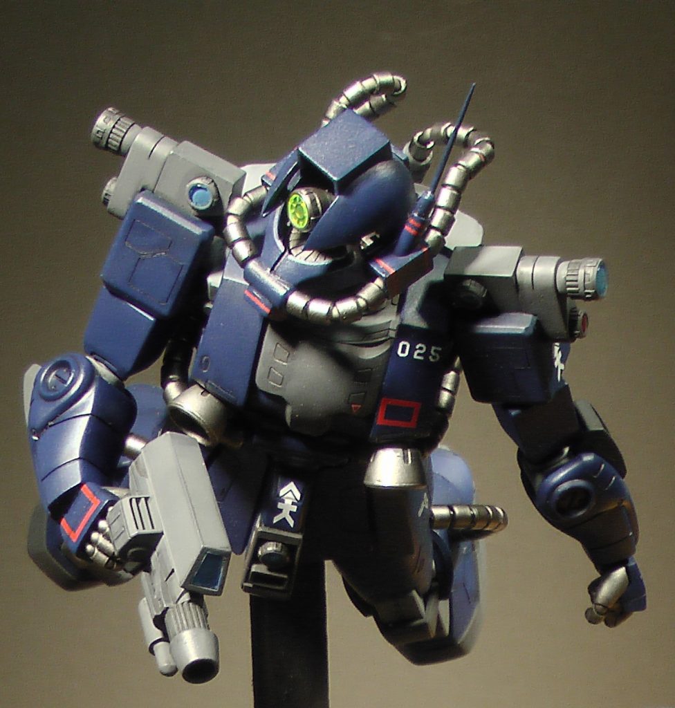 MGザクⅡF型Ver.1.0を芯に、プラ板・プラ棒・ビルダーズパーツHD他でスクラッチしました。特にサイトレンズは沢山必要で、みるみるなくなっていきました。