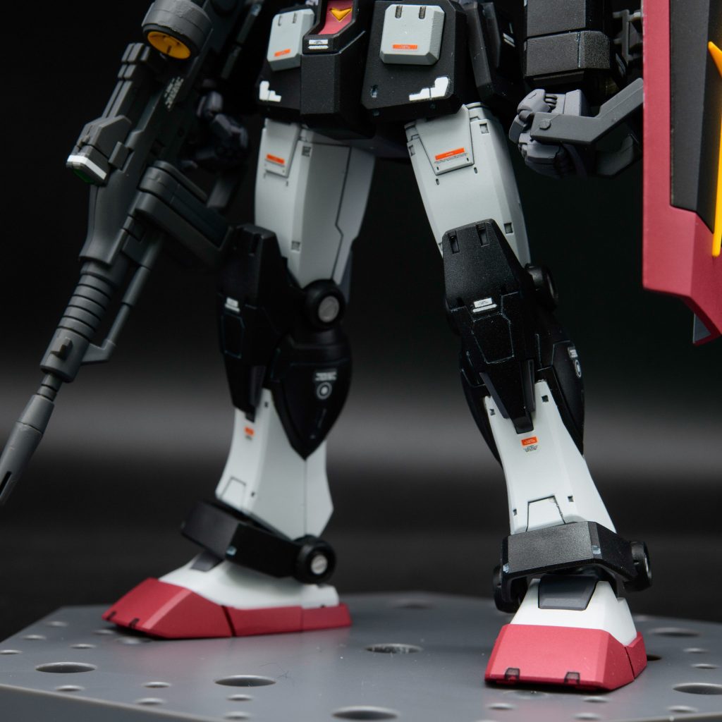 ホワイトやレッドは少しトーンを落とした色調にして落ち着いた感じに。