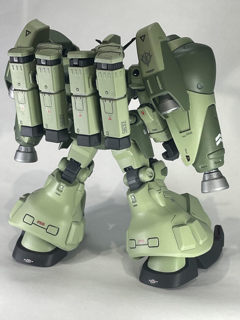 多連装ロケットシステムは迫力ありますが重すぎるのかバランスが悪く感じます。