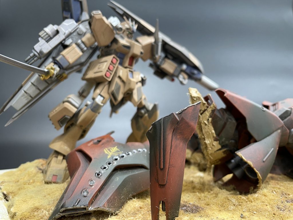 νガンダムの攻撃をシールドで受け続けていたが、急接近されてそのまま刀で斬られてしまった感じです。