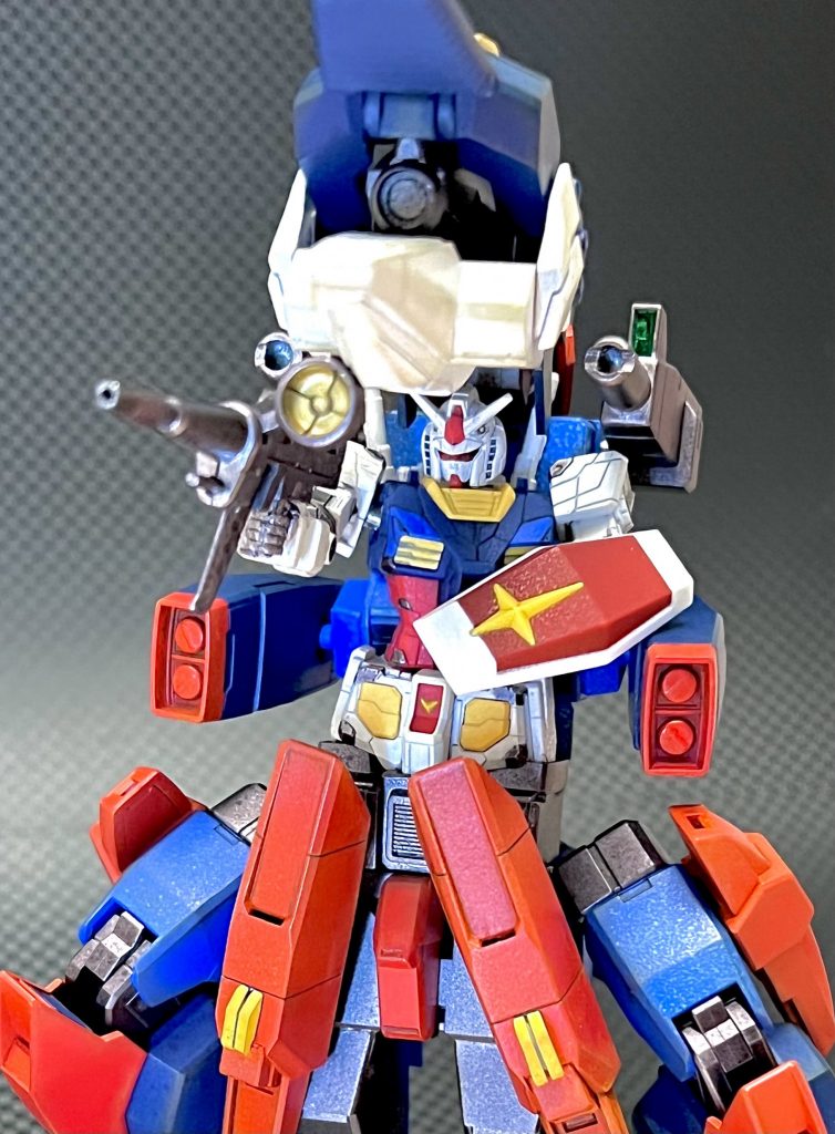 フルバースト!火力モリモリな機体なので、お約束を。スケール違いの機体を組み合わせるのは新しい試みで、新たな発見がいくつもありました。毎度のことながらマーカーエアブラシで塗装したのですが、トップコートとの相性が悪く、一部塗装が溶けてしまいました...まだまだ勉強が足らないようです。最後までご覧いただき、誠にありがとうございました!