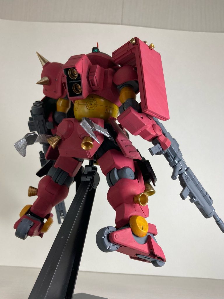 右腕シールドを大型化かつ小型スラスターの増設。機動力と姿勢制御が大幅に向上。