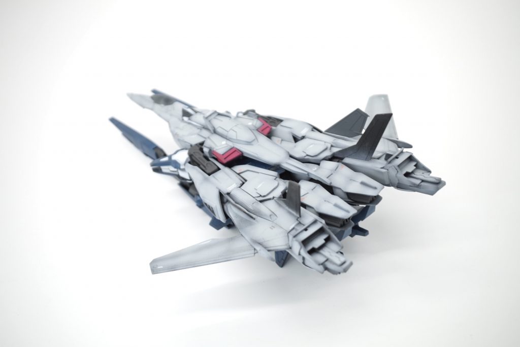 キットのサイズが微妙に合わなかったので苦肉の策で前進翼形態に。通常の可変翼機として再チャレンジしたいですね。