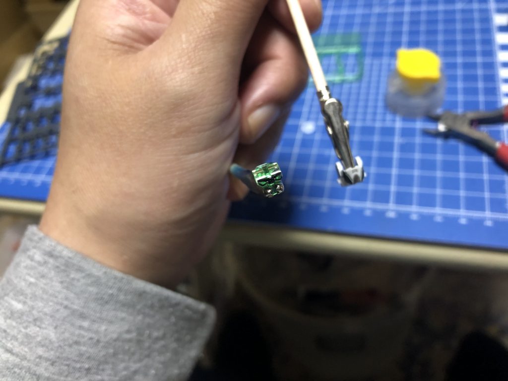 アイレンズは蛍光塗装で。毎度毎度細かいのでぐぬぬぬぬってなりますねw