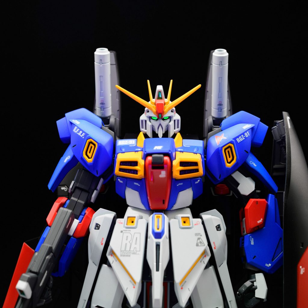 目は蛍光グリーンで塗っているのでブラックライトで光ります。ディテールの追加はしていません。