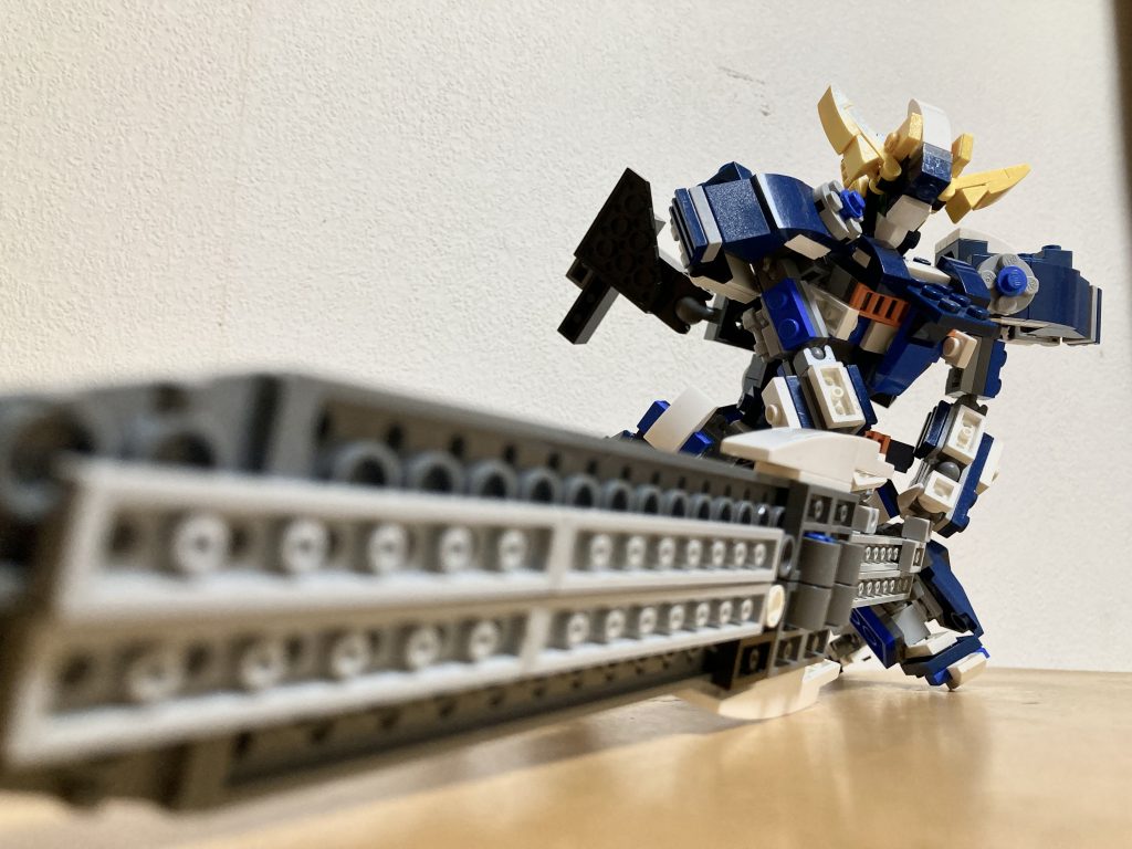 今度はモビルアーマーを叩き潰す‼︎噂によると一撃でモビルアーマーを粉砕したらしい…