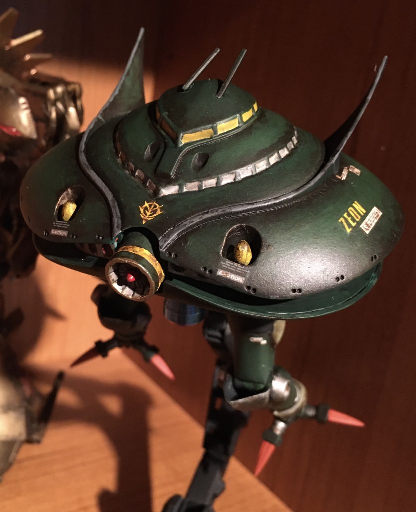 爪は茶色なんですがオレンジっぽい