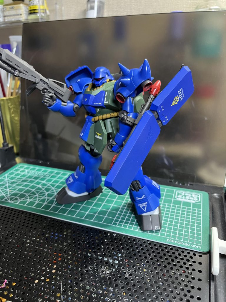 スタイルは変更せず、カラー変更のみにしてます。モノアイは100均のデコレーションシールを活用しました。 