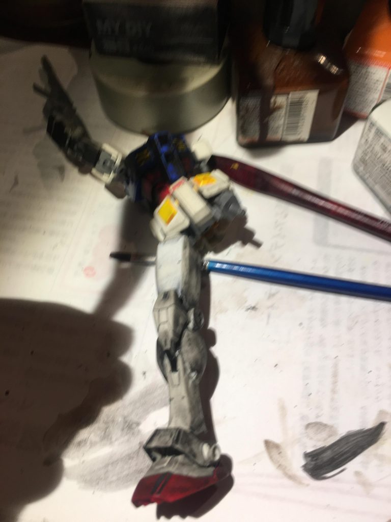 写真撮り忘れてボケでいるこの写真くらいしかないのですが今回は右足からパーツごとに作っていきました。倒れたジオングまでいきたかったんですが、それはまた今度。では