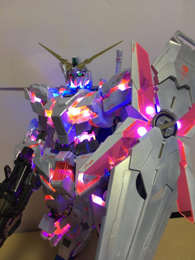 スイッチONっ！よかった〜💦挟んで切れたりしてないかドキドキしました。この手法は1/100じゃ厳しいかな💦ただ気合いと根性で激安に出来るよ！最後まで見てくれてありがとう！