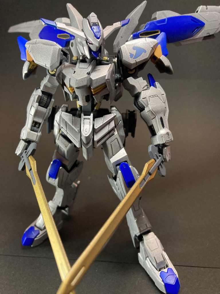 二刀流下段構可動はすごく好きです。手が少し緩いのであんまり下げると剣がスルッと抜けるのはご愛嬌