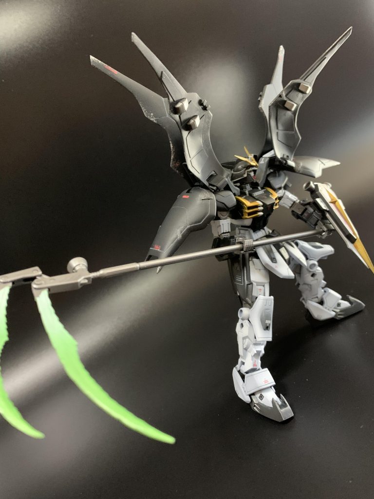 切って・・・切って・・・切りまくるぜ!可動が増えてビームサイズ振り回すポーズ決めが楽しすぎる。