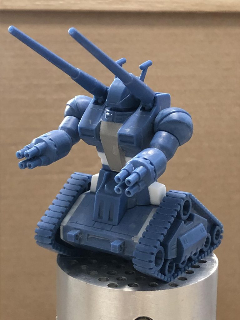 加工後・ややアゴを引いた角度にくびを加工・腹部4mm延長・タンク部4mm幅増し