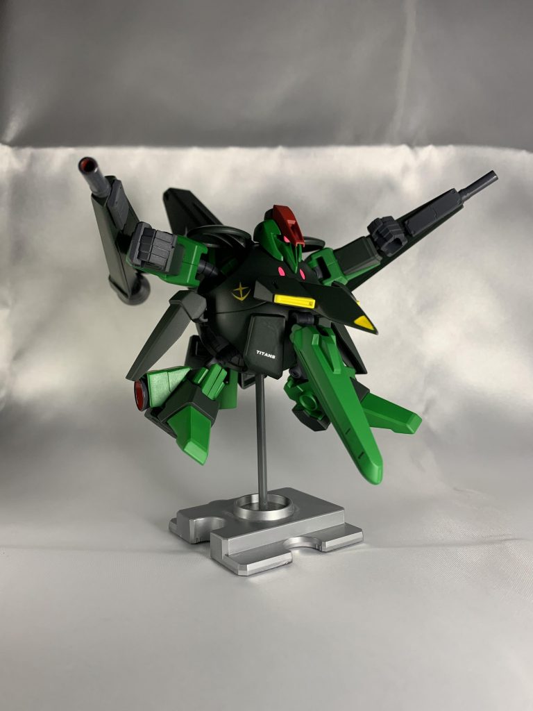 こんなご時世、ビームサーベルの持ち手はあるのに、その手に持たせるサーベルが売っていないという現実。「SDガンダム クロスシルエット シルエットブースター2」が欲し〜い‼️