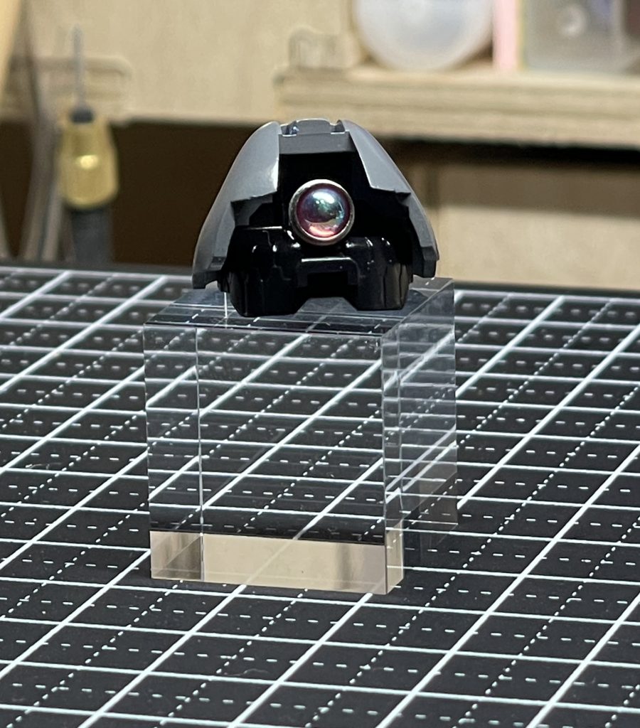 モノアイはハイキューパーツのドームレンズを使用しました。