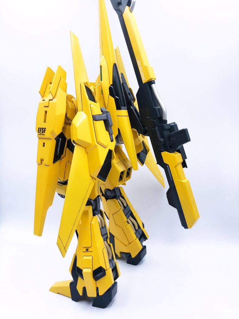 背面。自立させるのに苦労しました笑