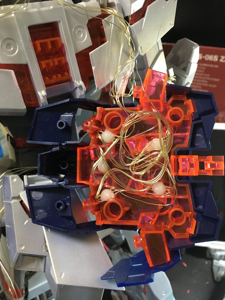 ジャーン！コレが今回のLEDです！Amazonで1,000〜2,000円で買えるけど配線は決まった長さなのでなんとか埋め込むべしっ！