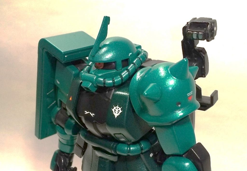 『作戦・戦術支援装置として、アンチジャミング、アンチステレス、観測情報連結装置、そして8Gカメラをつけてやる! 大盤振る舞いだっ!』「高画質8Gカメラ…?」『無論、ガルマの雄姿を記録するためであろう! よいか! ベストな映え~を撮影するのだぞ、国威発揚に使えと長兄からの御達しだ…。』「了解であります!(…くっ、そこまでするのか…!)」