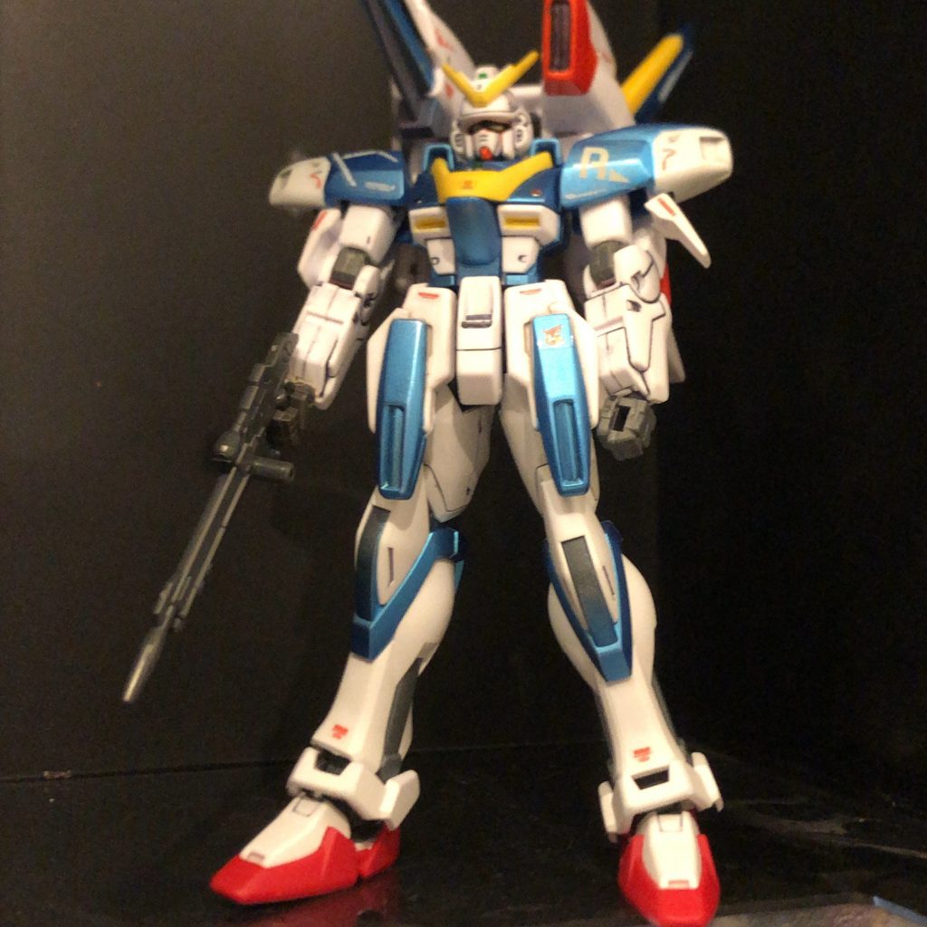 足が長くなりバランス良くなった気がします。角を落としてVガンダムらしい丸みをだしました。