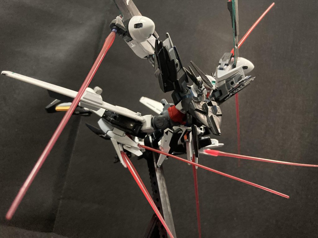 HADESHADESも備えており普段ならジェネレーターの都合でできない全てのビームサーベルを展開可能