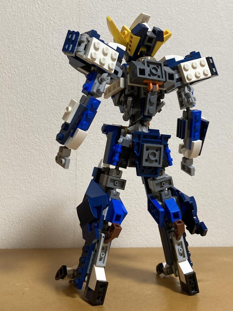 フレームも金属感を出す為にグレー以外の色をつかってみました。ところどころ緩くなっていたのでティッシュを噛ませました。ご容赦を。