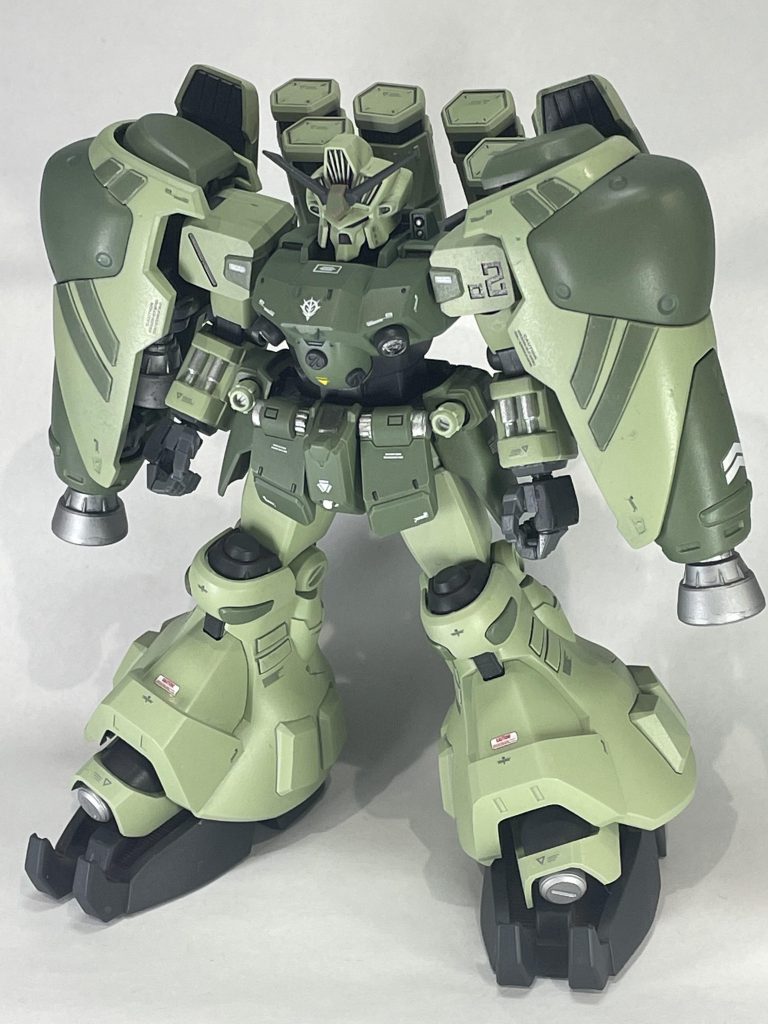 中期HGは合わせ目、後ハメと適度に手を加えないといけない部分が多く練習、修行用にちょうどいいキットで好きです。