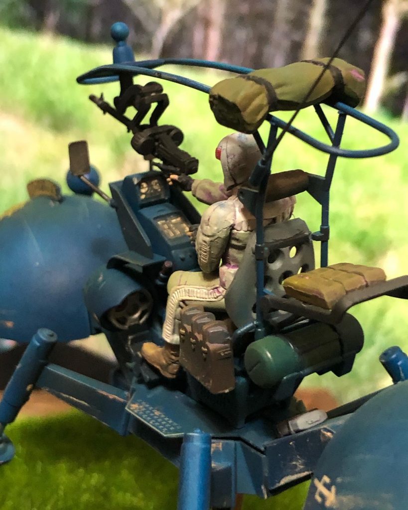 背後からアンテナ線はランナー延ばしで。久々にしたら火傷しかけました(苦笑)