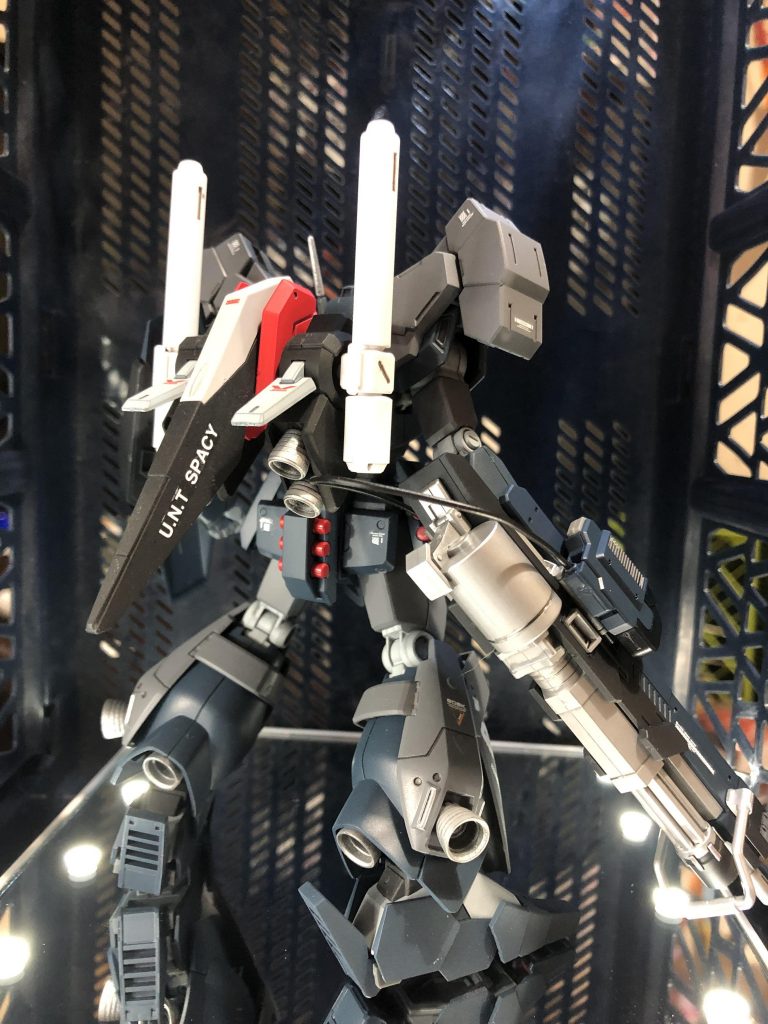 バックパックはＳガンダムとゼータの残骸から作成、主兵装はＤⅡのシェキナー✨背中にビームキャノン、腹部ハイメガキャノンを。高機動、ハイパワー、耐久性を兼ね備えた特戦室仕様のジェガン...という妄想であります。