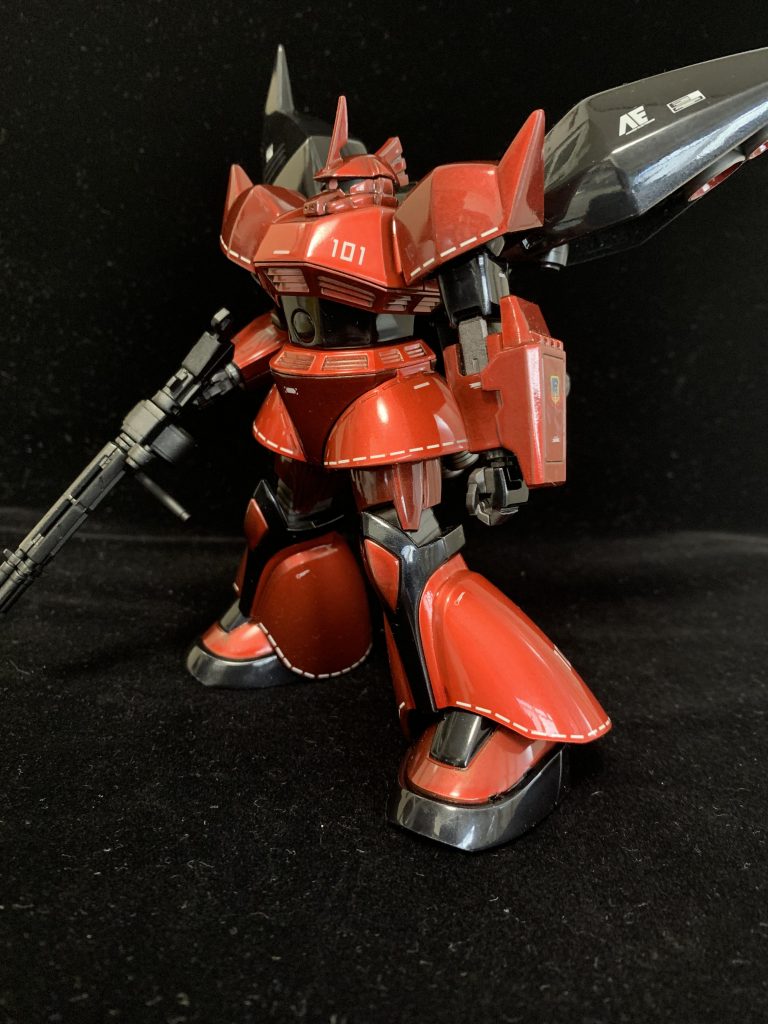 ガーベラテトラのビームライフルがあればテスタロッサにするところだったのですが、残念ながら手に入らなかったので、ジョニーライデン機の実戦投入前テストのつもりで組んでみました。