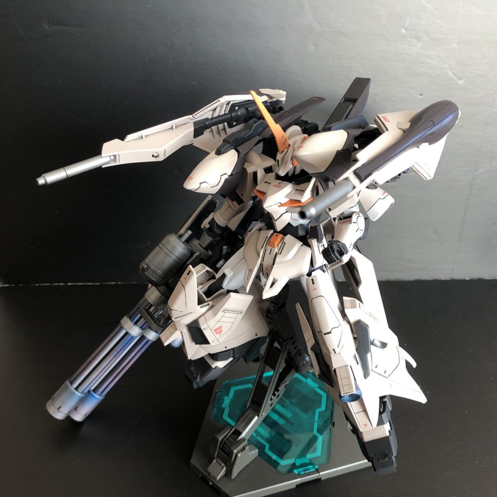 シールド・バインダー内蔵ビーム・キャノン×2