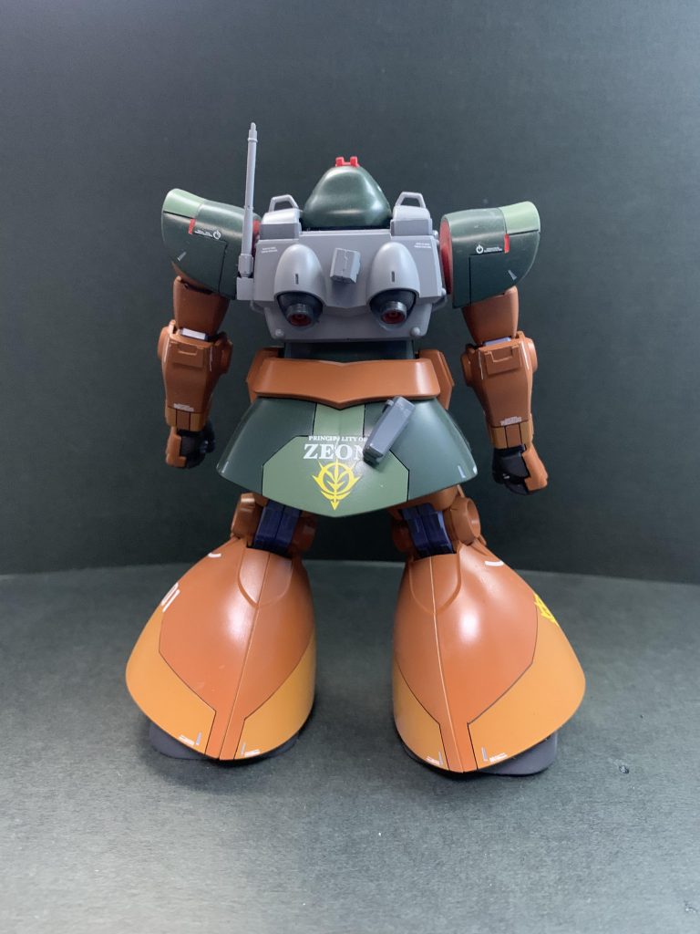 リア写真 ガルマ専用ザクのヒートホークを取り付けが出来るように加工したのとアンテナパーツを追加