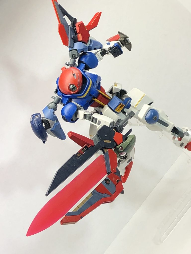 さらにトリニティゆえにメイン武装には３つのモードがあります。◦ 普通の対艦刀　ノーマルモード◦ ハルートの奴　カニバサミモード◦ たぶんメメントモリも切れる　ライザーソードモード