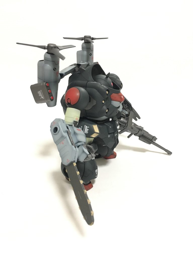 サイドビュー2。腰のサイドアーマーはジムⅢビームマスターのふくらはぎ余剰パーツを加工して使用しています。