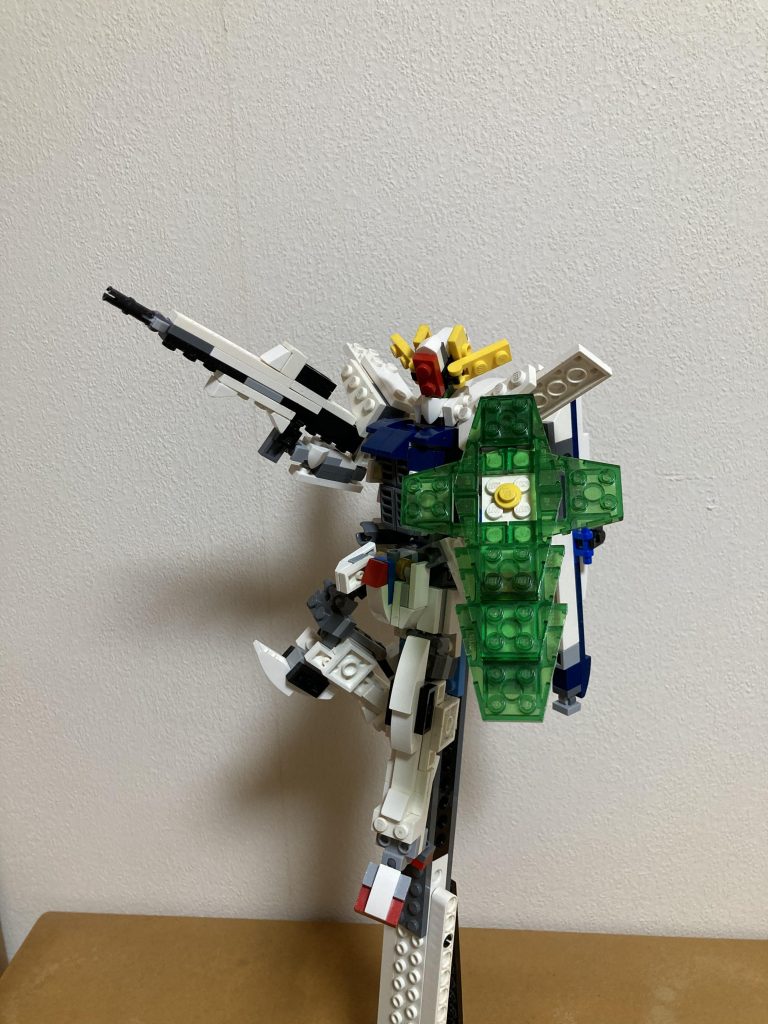 ビームライフルとビームシールドビームライフルはともかくビームシールドの方は色が違う気がします…