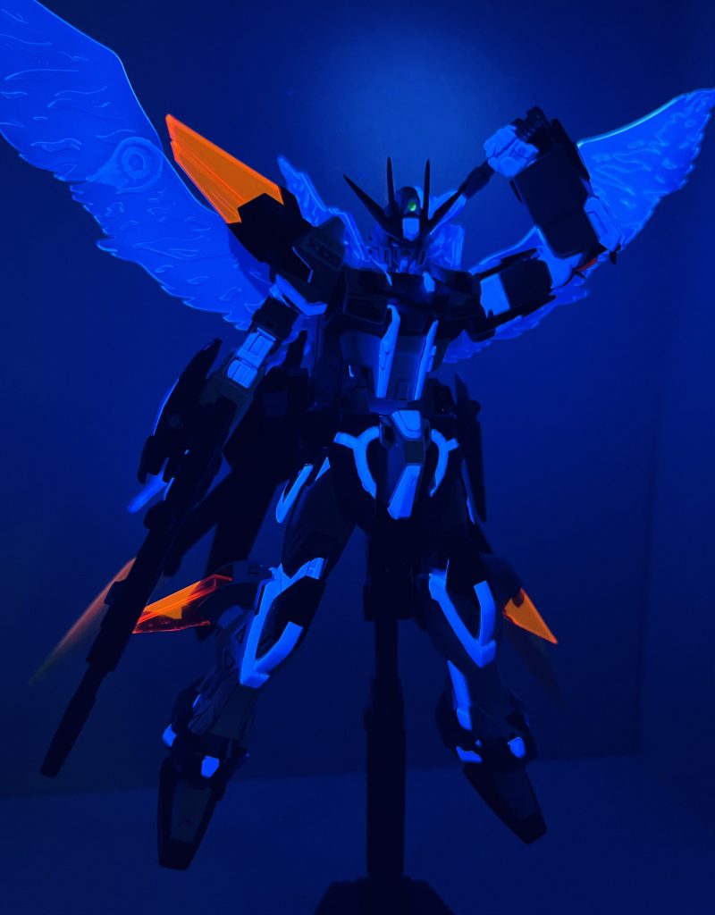 「紅き炎は蒼く再燃し、剣と共に継承され熱を帯びた。一瞬で消える余燼なんかじゃない。これは先を照らす灯火、永遠に消えぬ約束。炎が僕たちを繋ぎ、長い暗闇を灯し、帰り道を導いてくれるんだ」