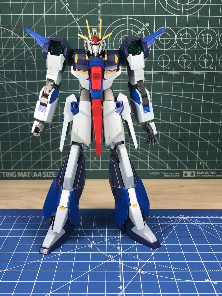 完成です。ガンダムカラーを差し色にしたので、リ・ガズィというかもうゼータっぽくなっちゃいましたね^_^;