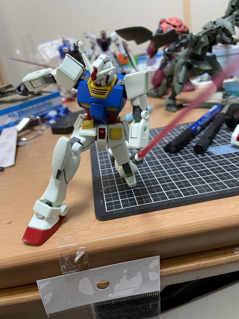 第一話のジーンだかデニムを斬ったシーンを再現!!EGほんとに良く可動しますね!次回は武装を完成させたやつをやる予定です、最後までご覧いただきありがとうございました。