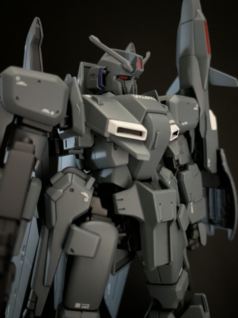 今年初完成作品のゼータガンダムを作った勢いで、ゼータプラスも組んでみました。想定してたよりも少し暗めの本体色になりましたが、これはこれで良いかな。
