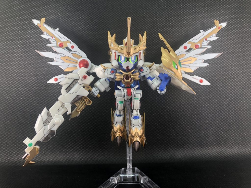 通常形態も撮影したので追加。こうして見るとスタイルは華奢なのに全体的にはすごくボリュームがありますね^_^b