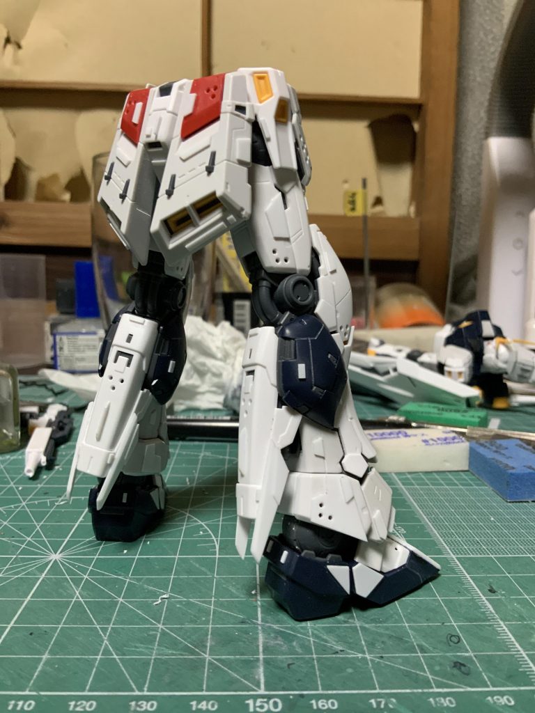 スラスタカバーと穴あけ