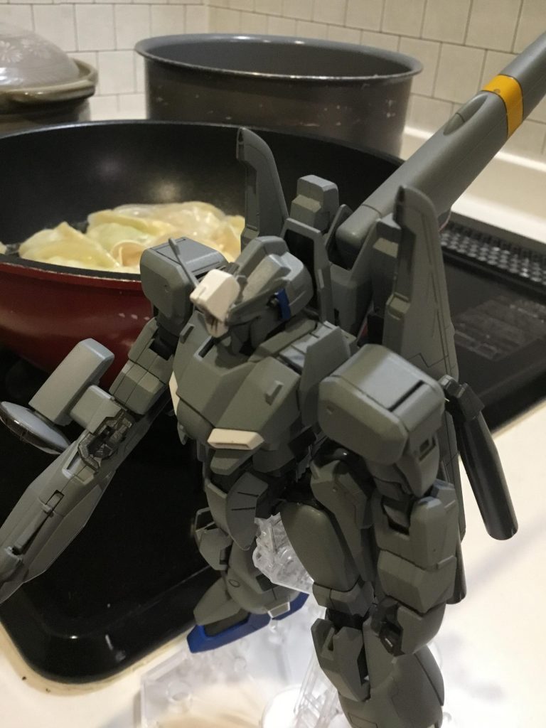 餃子焼いてる横ですみません、頭のアップです。