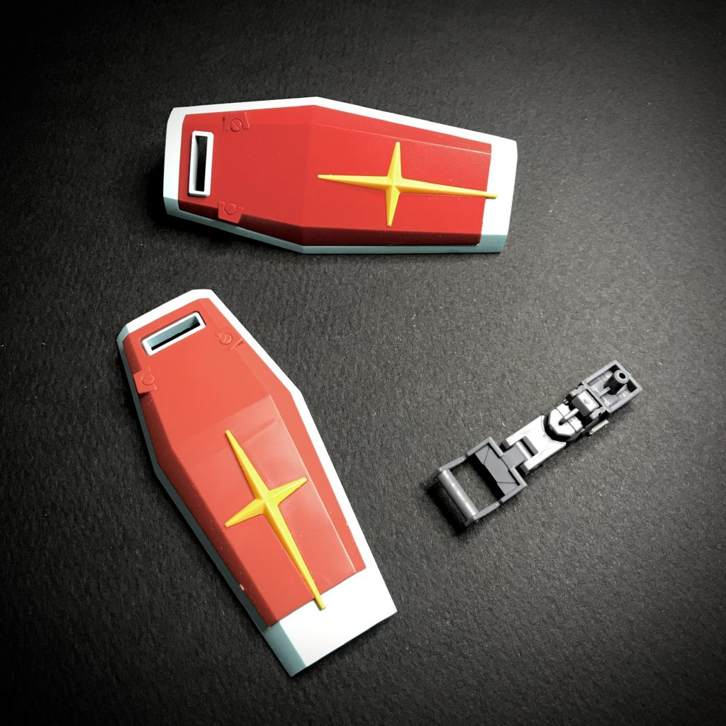 シールドの下枠はジムには似合わないのでカットして従来デザインに近づけました。