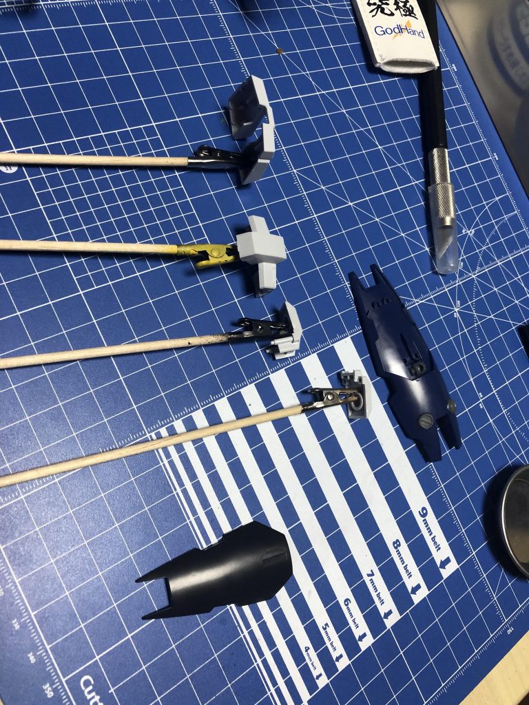 キット分の肩アーマー(片側)、胸部正面+サイド、フロントスカートに加えて、ガンダム側で余っているシールド装甲も使うかことにします。