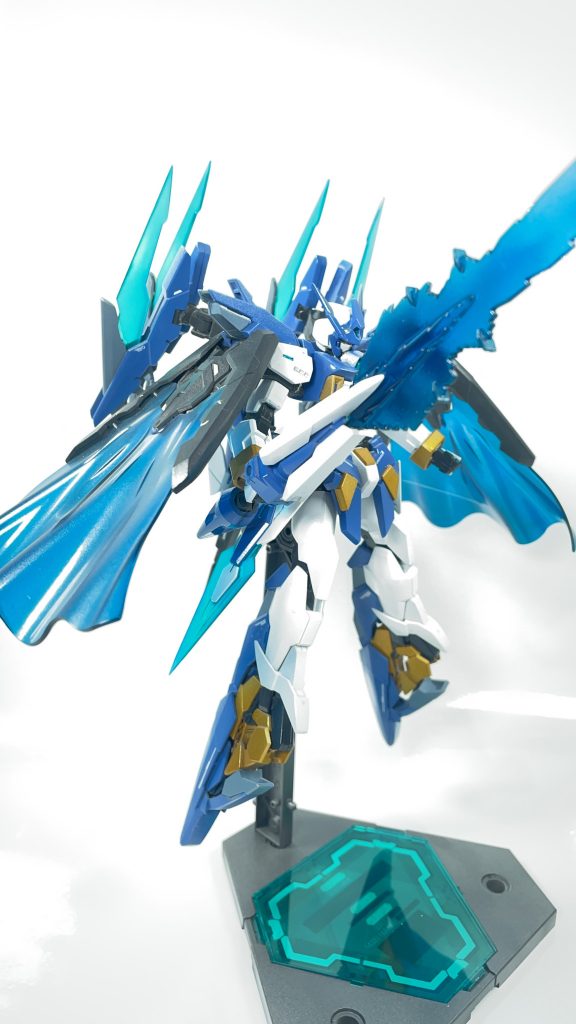 マントつけることによって腕が重くなりすぎてなで肩みたいになってしまうので補強入れてます