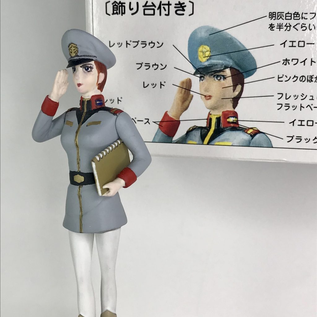 説明書(箱の裏)の見本と比較。この見本は良くできてます(^^)