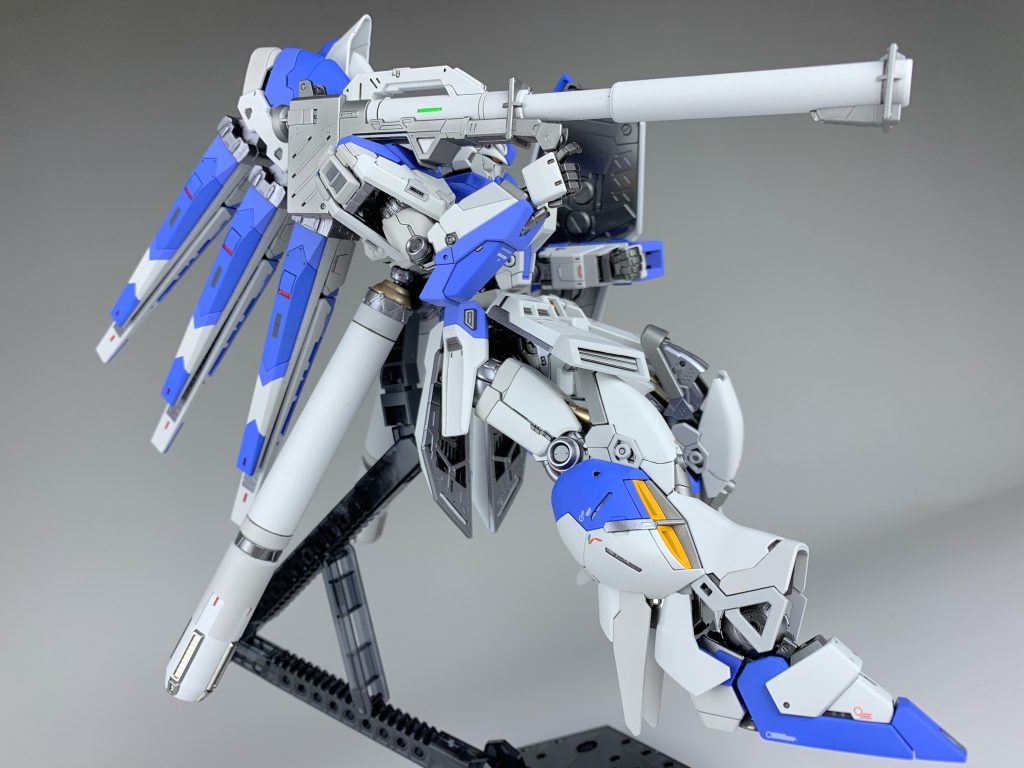 ポージングその2バズーカ本体も特に手は加えていませんが、グリーンのセンサーをメタリックシールを用いることで追加しています肘ロールのおかげでシールドが干渉することなく持たせられるのもかなりポイント高いです!