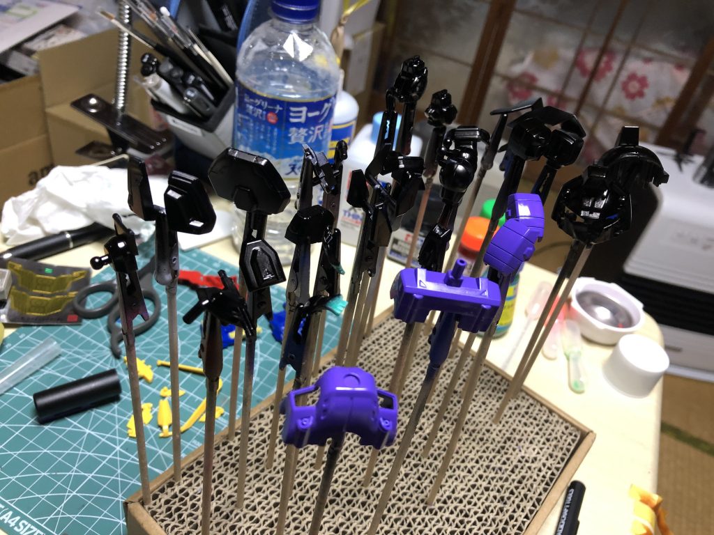 モチーフがはっきりしているので、たったか塗っていきます、ここまでは良い調子だったのですが…