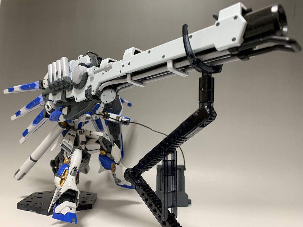 ハイパーメガバズーカランチャーを構えた写真!ハイパーメガバズーカランチャーはただ今製作中で、完成次第また投稿させていただきます🙏今年初の完成品にふさわしい出来になっていればとても嬉しく思うので、なにか意見などありましたら気軽にコメントください!飛び上がって喜びますので笑最後まで見ていただいてありがとうございます!