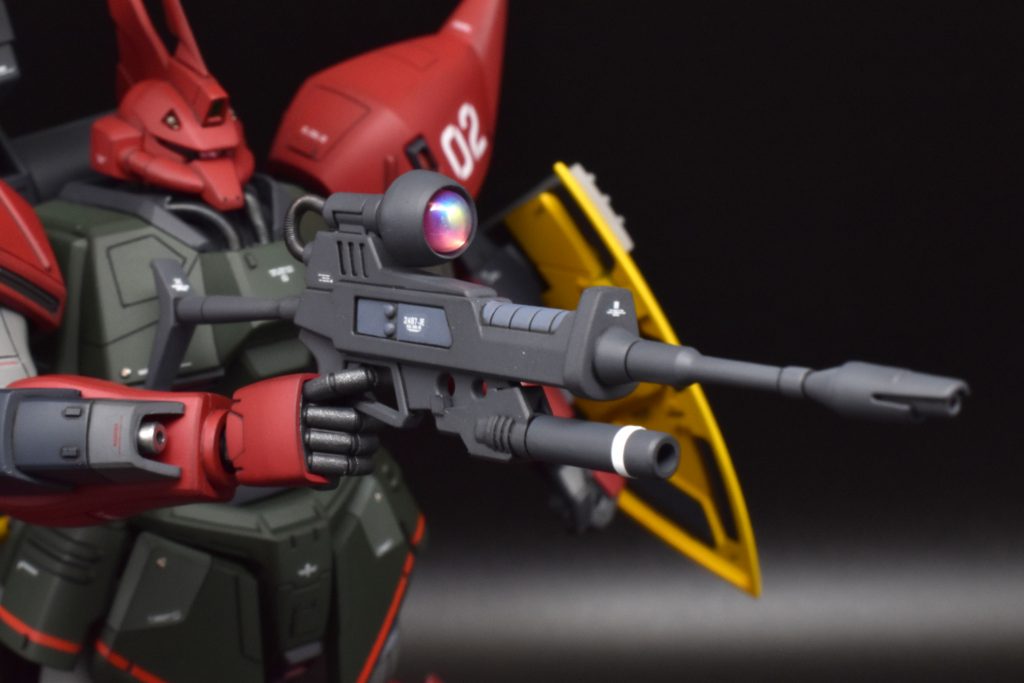 ビームライフル下部にグレネードランチャーを追加。ハイキューレンズを使用した他、細かく塗り分けをしています。